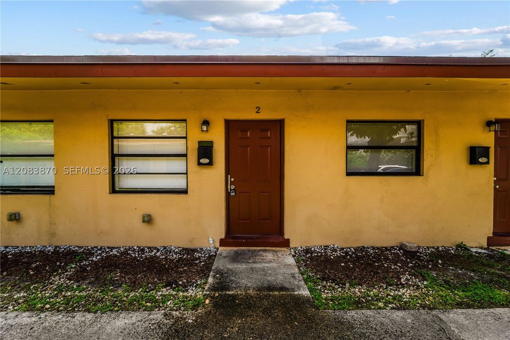2731 NW 1st St 2, Pompano Beach, FL 33069