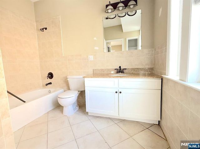 620 38th Street 604, Union City, NJ 07087