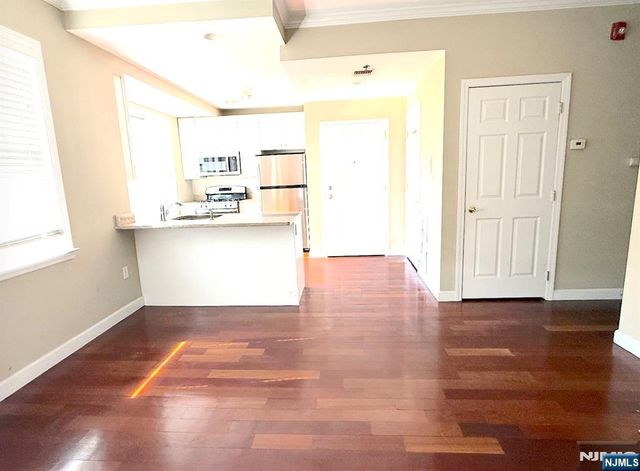 620 38th Street 604, Union City, NJ 07087