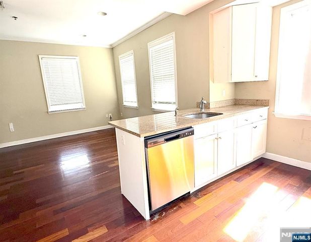 620 38th Street 604, Union City, NJ 07087