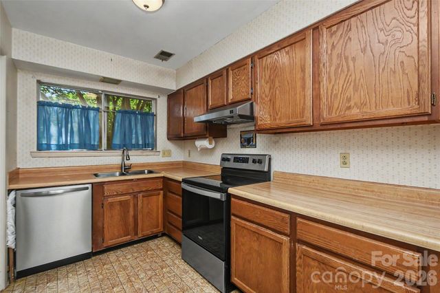 807 Sardis Cove Drive, Charlotte, NC 28270