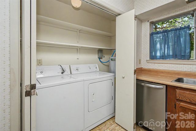 807 Sardis Cove Drive, Charlotte, NC 28270