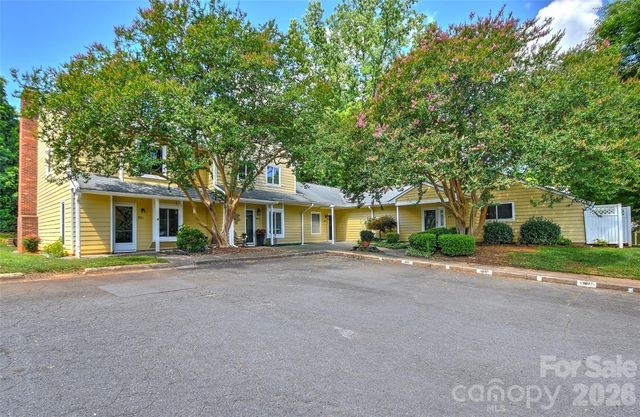 807 Sardis Cove Drive, Charlotte, NC 28270