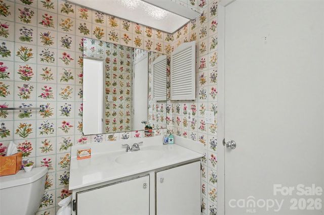 807 Sardis Cove Drive, Charlotte, NC 28270