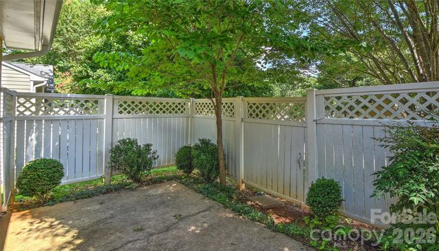 807 Sardis Cove Drive, Charlotte, NC 28270
