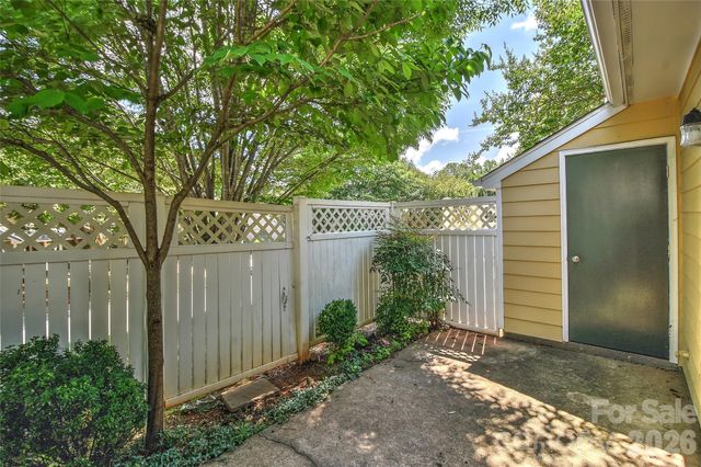 807 Sardis Cove Drive, Charlotte, NC 28270