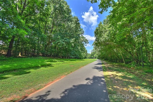 807 Sardis Cove Drive, Charlotte, NC 28270