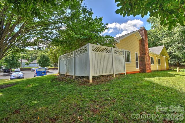 807 Sardis Cove Drive, Charlotte, NC 28270