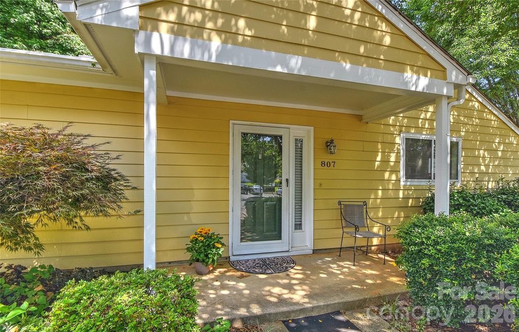 807 Sardis Cove Drive, Charlotte, NC 28270