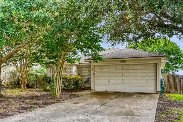 196 Goddard DR, Kyle, TX 78640