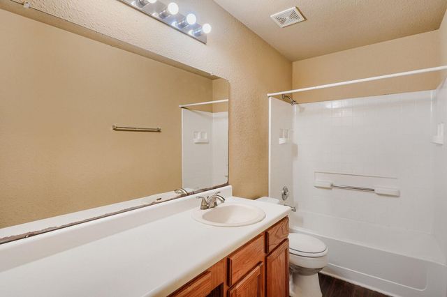 196 Goddard DR, Kyle, TX 78640