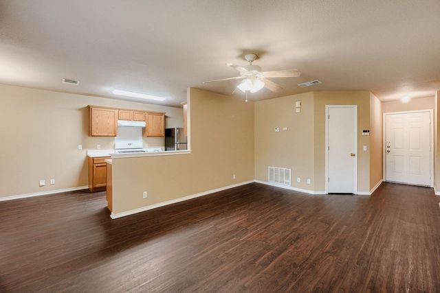 196 Goddard DR, Kyle, TX 78640