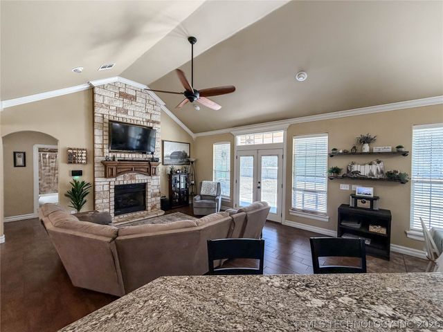 1007 S Powell Avenue, Wagoner, OK 74467