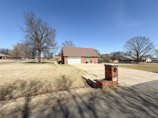 1007 S Powell Avenue, Wagoner, OK 74467