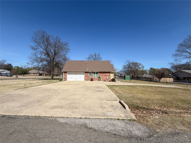 1007 S Powell Avenue, Wagoner, OK 74467