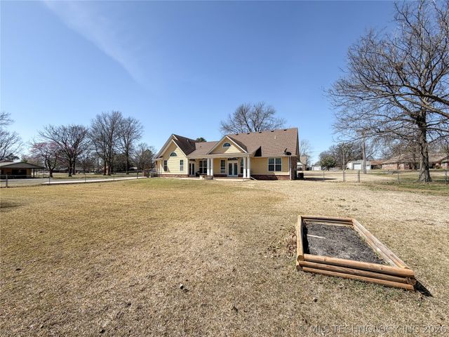 1007 S Powell Avenue, Wagoner, OK 74467