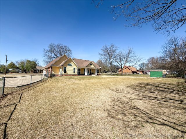 1007 S Powell Avenue, Wagoner, OK 74467