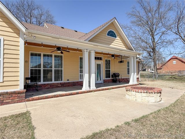 1007 S Powell Avenue, Wagoner, OK 74467