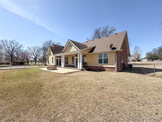 1007 S Powell Avenue, Wagoner, OK 74467