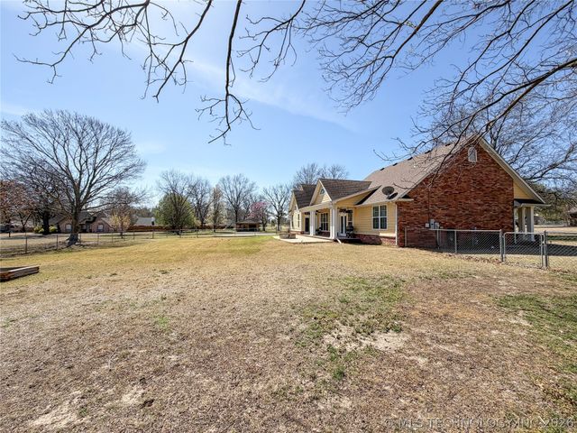 1007 S Powell Avenue, Wagoner, OK 74467