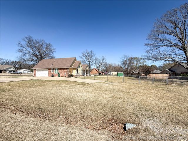 1007 S Powell Avenue, Wagoner, OK 74467