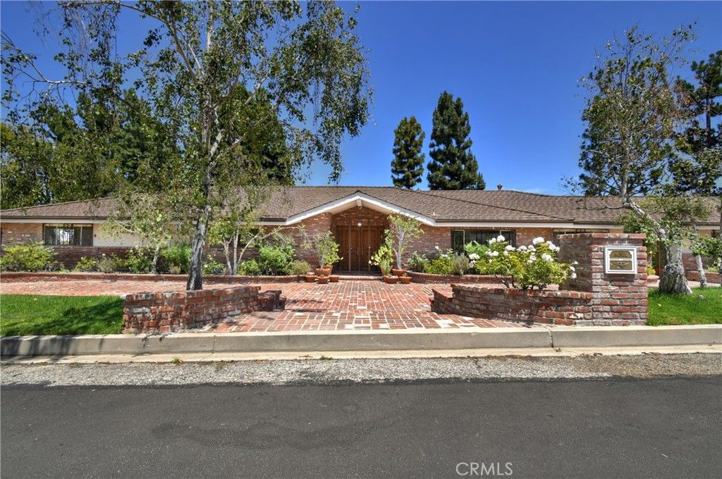 16172 Royal Oak Road, Encino, CA 91436 — exterior