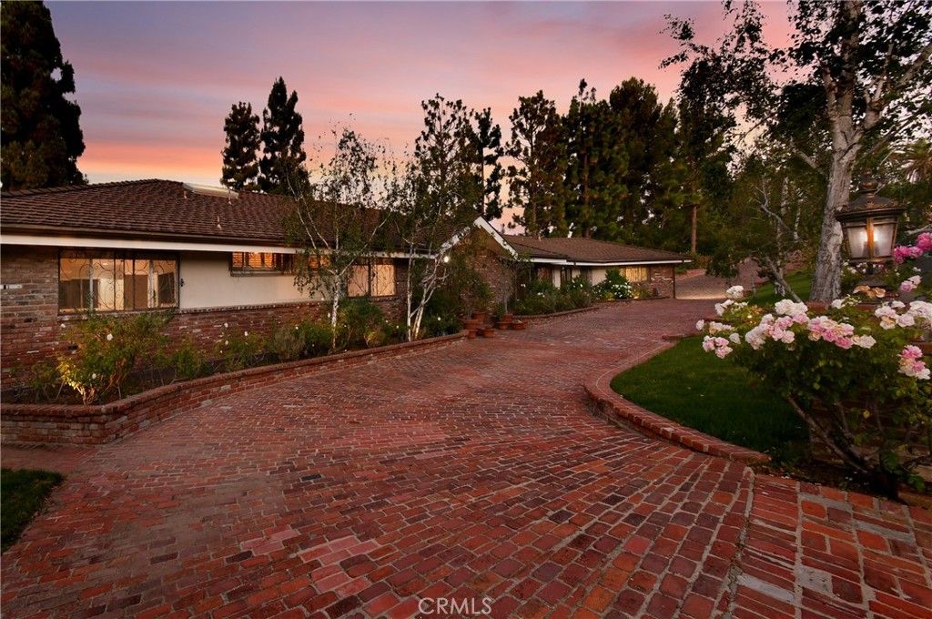 16172 Royal Oak Road, Encino, CA 91436 — photo 2