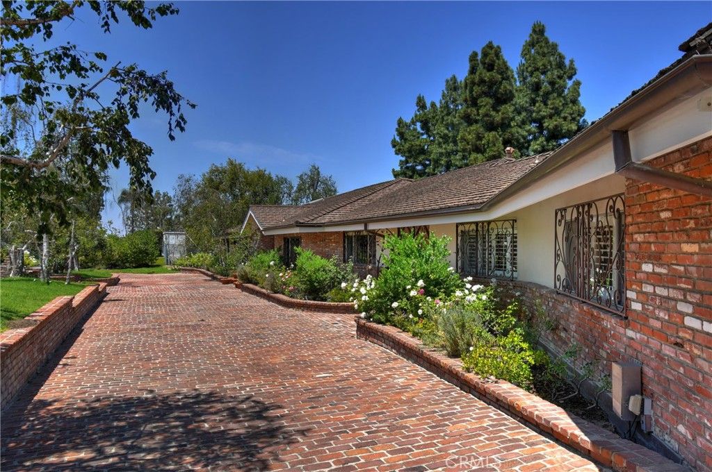 16172 Royal Oak Road, Encino, CA 91436 — photo 5