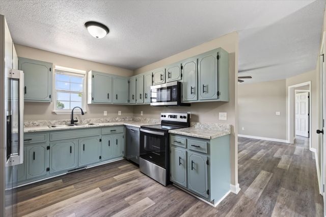 1824 Carneal Ln, Oak Grove, KY 42262