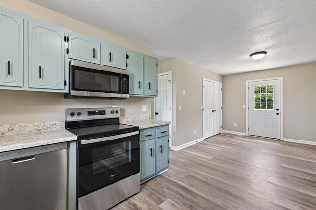 1824 Carneal Ln, Oak Grove, KY 42262