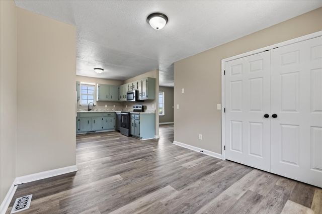1824 Carneal Ln, Oak Grove, KY 42262