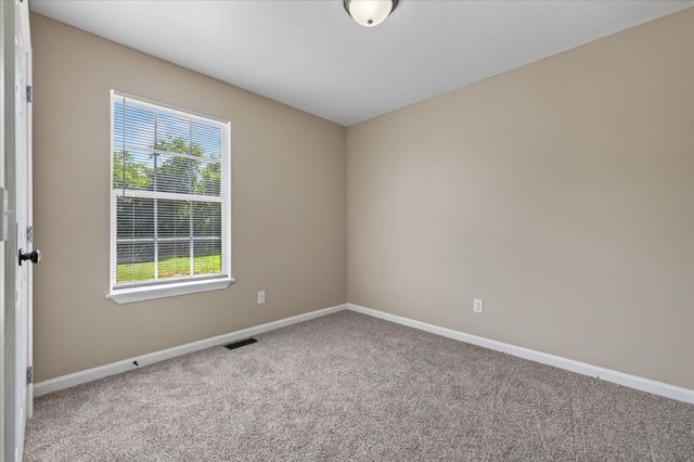 1824 Carneal Ln, Oak Grove, KY 42262