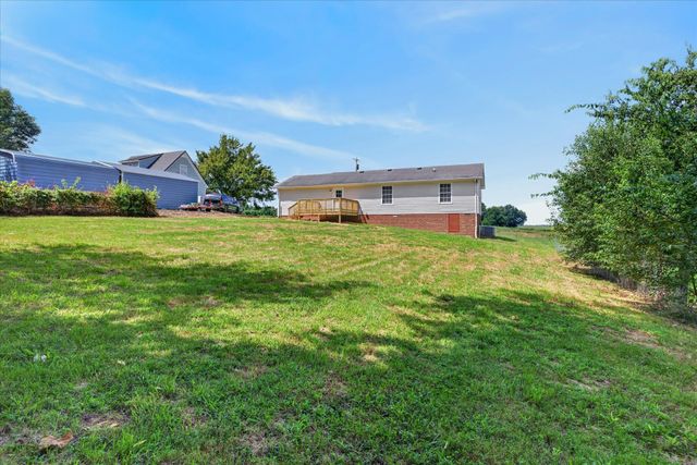 1824 Carneal Ln, Oak Grove, KY 42262