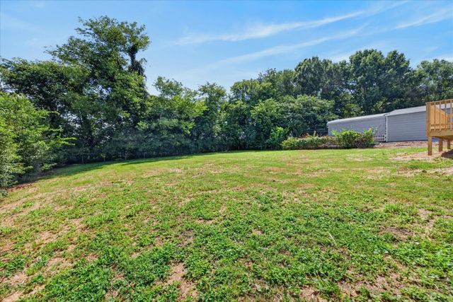 1824 Carneal Ln, Oak Grove, KY 42262