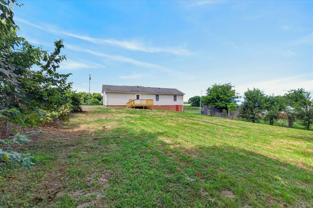 1824 Carneal Ln, Oak Grove, KY 42262