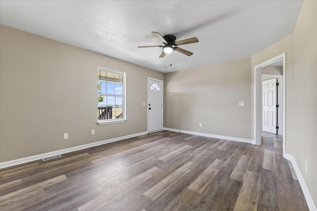 1824 Carneal Ln, Oak Grove, KY 42262