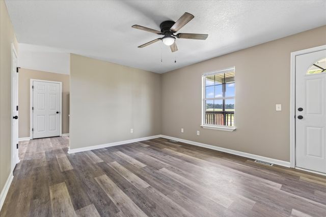 1824 Carneal Ln, Oak Grove, KY 42262