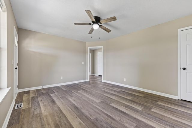 1824 Carneal Ln, Oak Grove, KY 42262