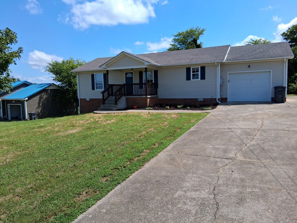 1824 Carneal Ln, Oak Grove, KY 42262