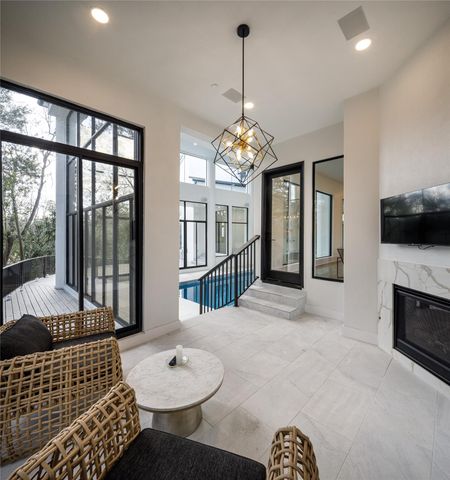 10663 Memorial Drive, Houston, TX 77024