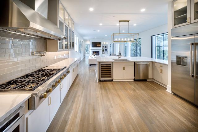 10663 Memorial Drive, Houston, TX 77024