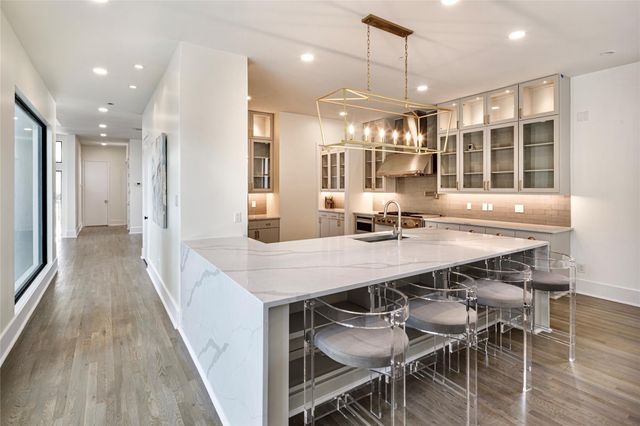 10663 Memorial Drive, Houston, TX 77024