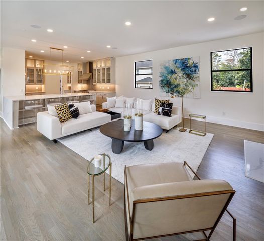 10663 Memorial Drive, Houston, TX 77024