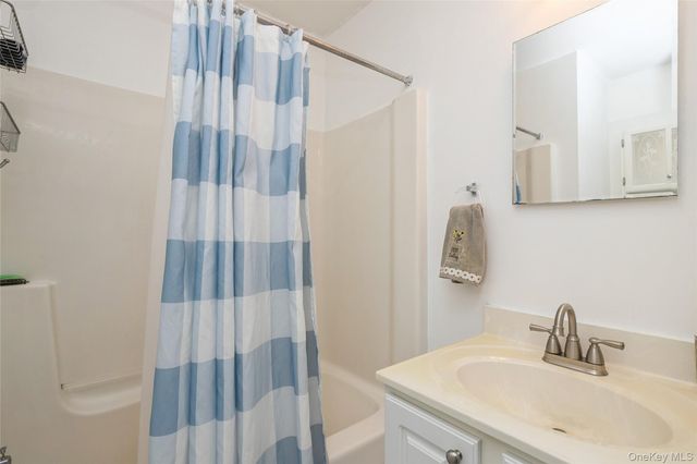 11 Olive Street, Lake Grove, NY 11755