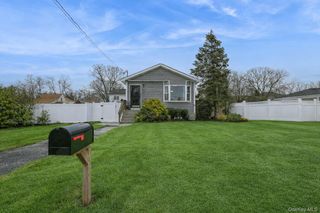 11 Olive Street, Lake Grove, NY 11755