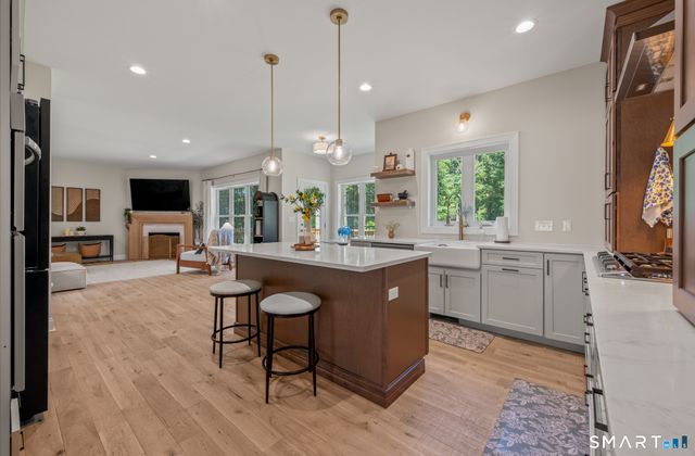 17 Pecausett Trail, East Hampton, CT 06424