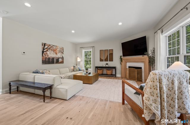 17 Pecausett Trail, East Hampton, CT 06424