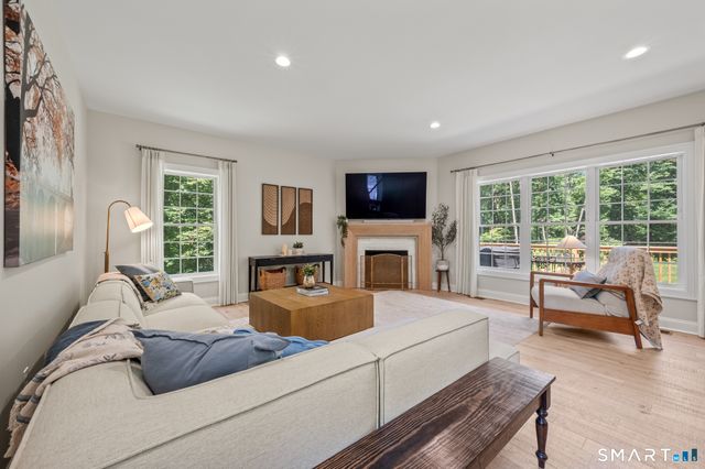 17 Pecausett Trail, East Hampton, CT 06424