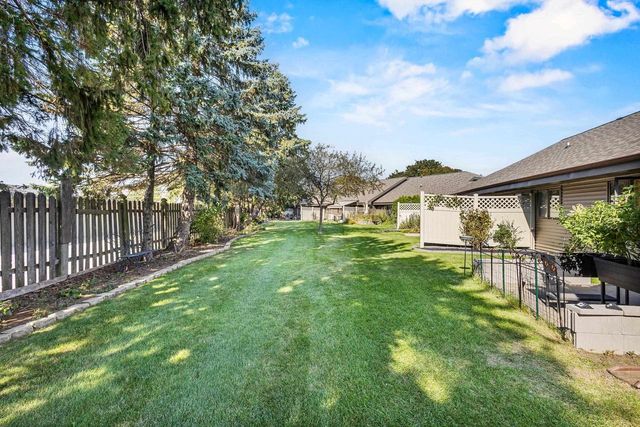 83 SPENCER VILLAGE COURT, Appleton, WI 54914