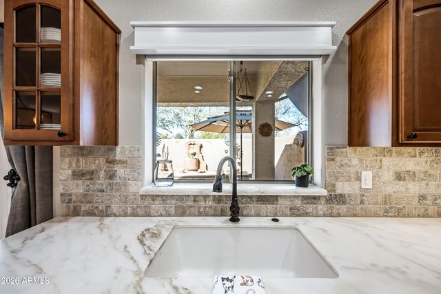 1048 E IRIS Drive, Chandler, AZ 85286